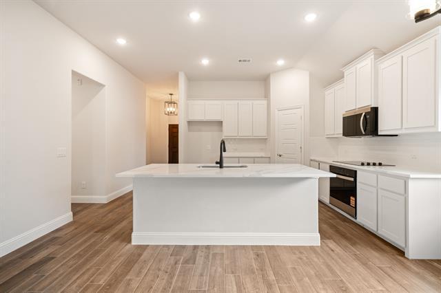 Building Photo - 618 Kyle Dr