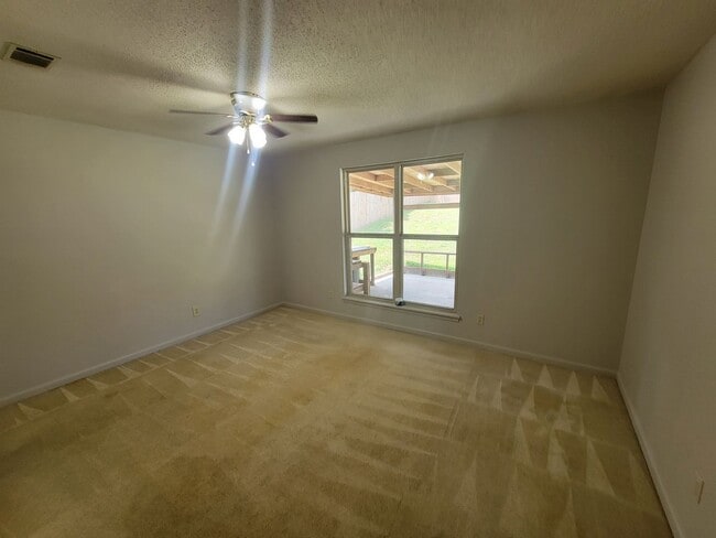 Building Photo - 3737 Woodcock Dr