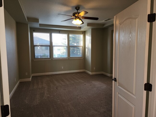 Building Photo - 1385 Oak Valley Dr