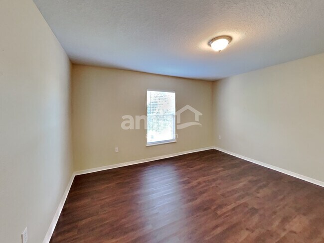 Building Photo - 17051 Lixberry Way