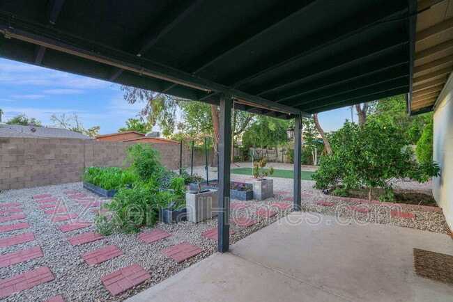 Building Photo - 2454 W Obispo Cir