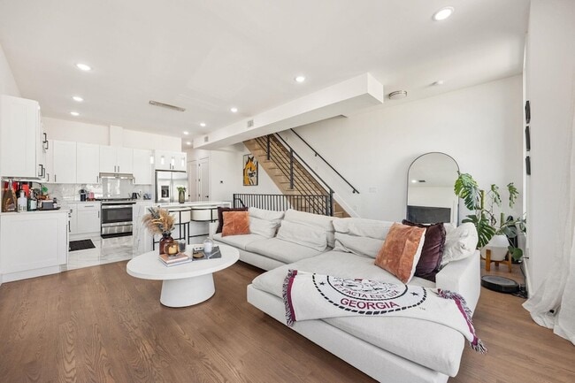 Building Photo - 121 Prospect St