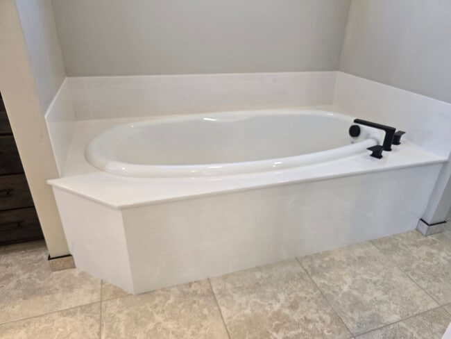 Building Photo - 3 bed 3 bath Brand-New Custom-Built home f...