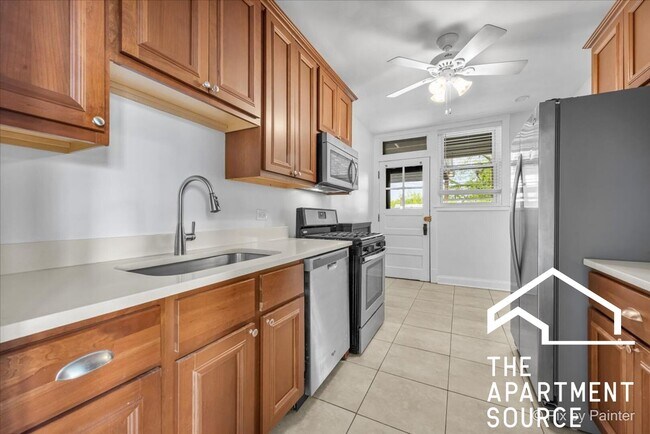 Building Photo - 2252 W Winnemac Ave