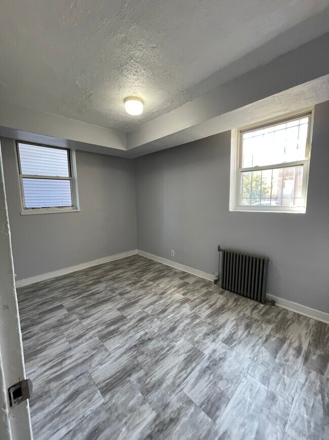 60 Crawford Ave B - 58 Crawford St