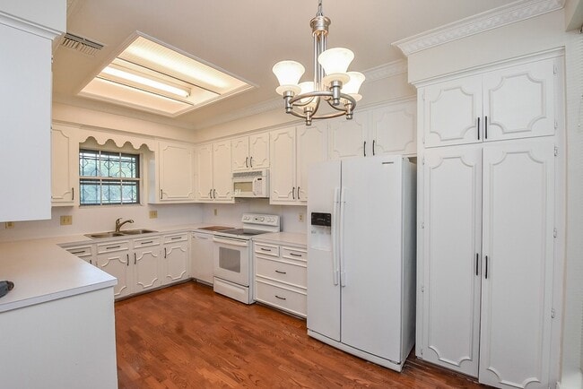 Building Photo - 9703 Briar Forest Dr