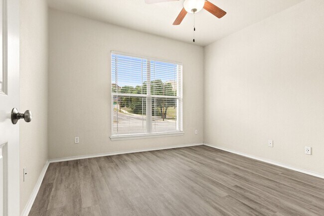 Building Photo - 2536 S University Dr