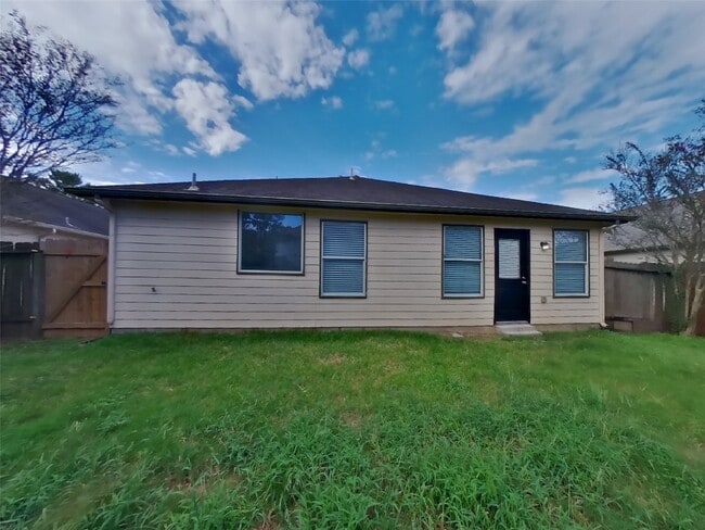 Building Photo - 21918 Willow Shade Ln
