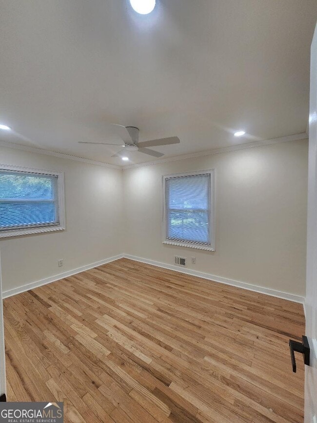Building Photo - 302 Kelso Dr SW