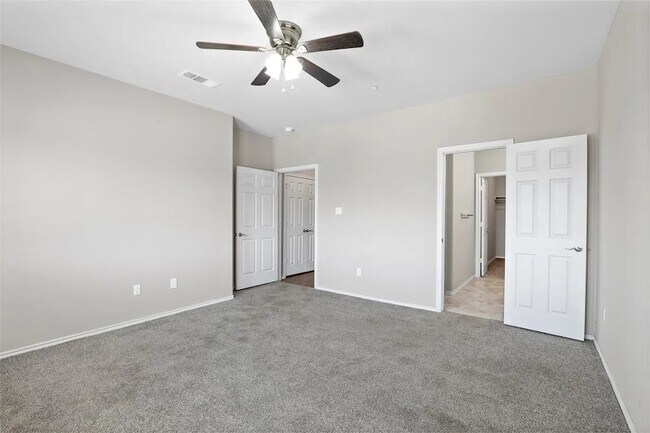 Building Photo - 512 E Hazelwood St