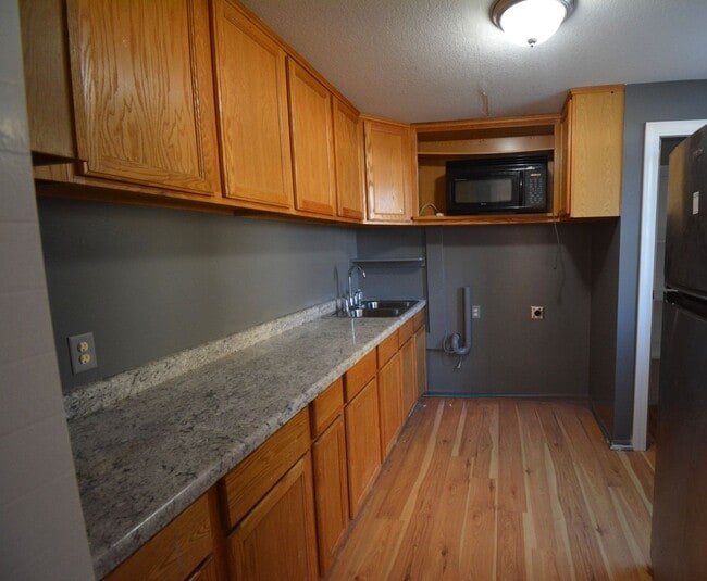 Building Photo - Spacious 5 Bed House with Custom Features Available For Rent!