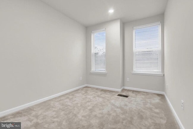 Building Photo - 606 Parker Blvd