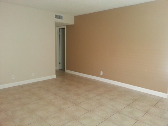 Building Photo - Great  2 Bedroom Udpated Unit!