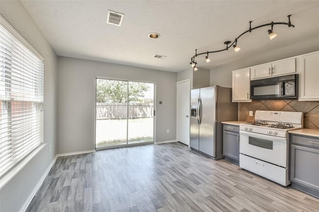 Building Photo - 15515 Echo Stable Ln