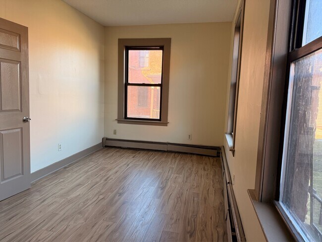 Building Photo - 44 Alden St