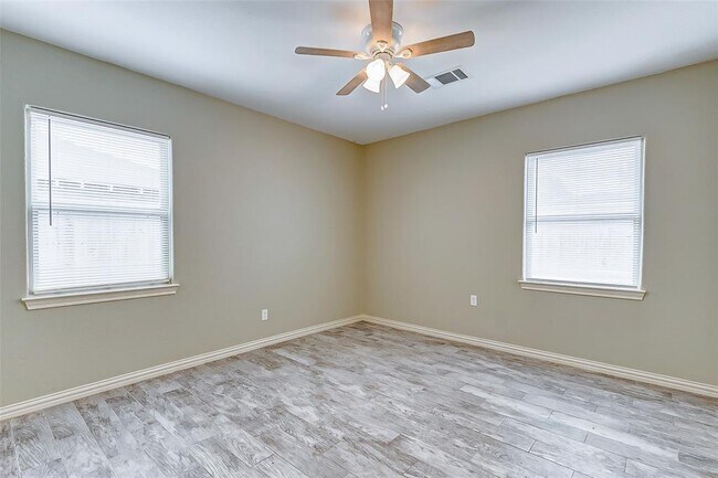 Building Photo - 8020 Bendell Dr