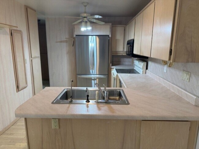 Building Photo - 1445 Seacrest Ln