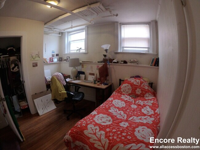 Building Photo - 241 Freeman St