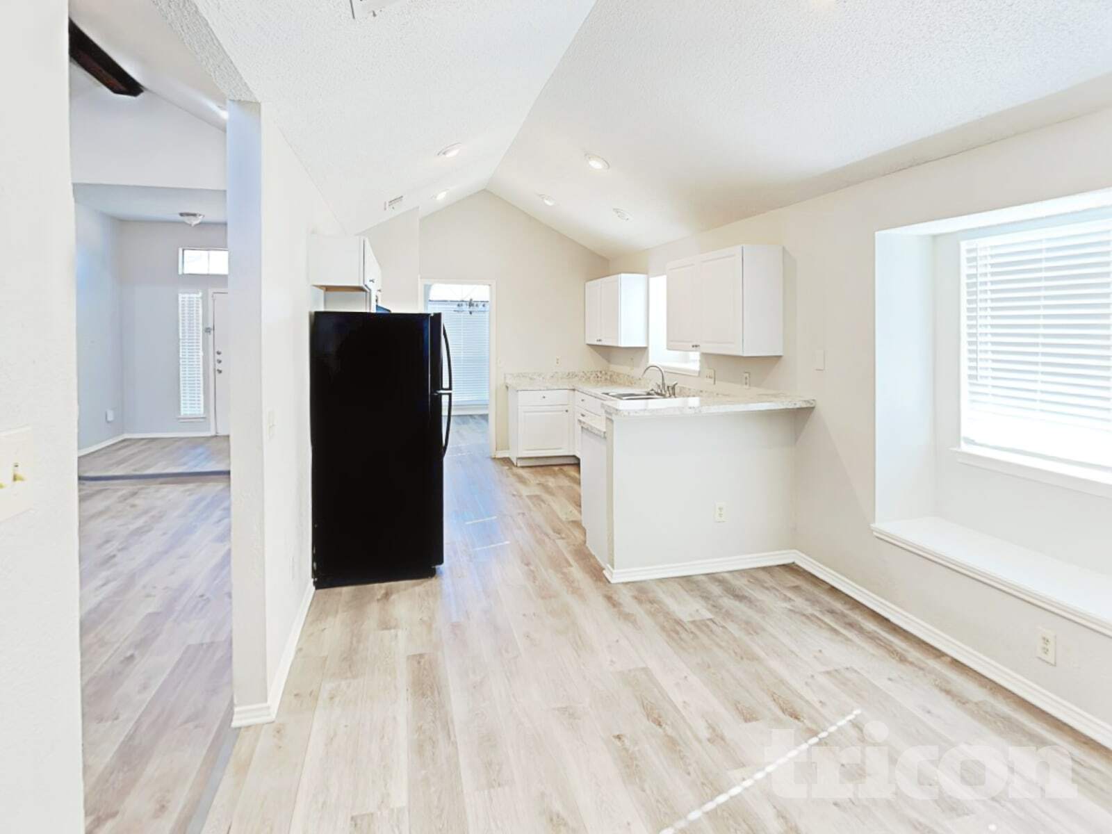 Building Photo - 709 De Soto Dr