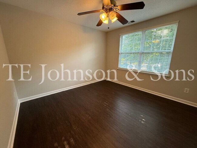 Building Photo - 3355 Kensington Pl