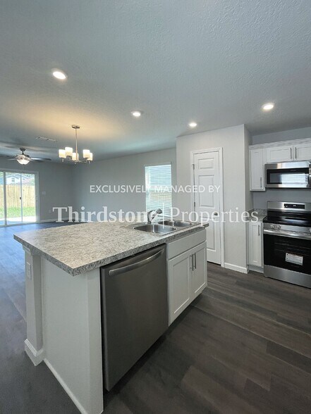 Building Photo - 1309 Pangola Dr