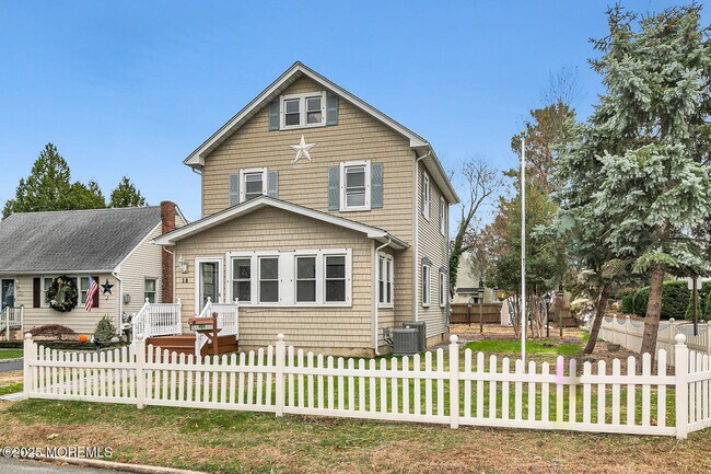 Primary Photo - 18 Holly St