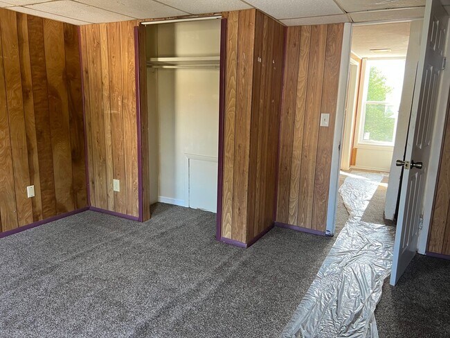 Building Photo - 2 Bedroom with a Bonus Room and Large Yard