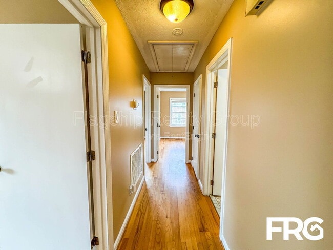 Building Photo - 207 Woodbine St