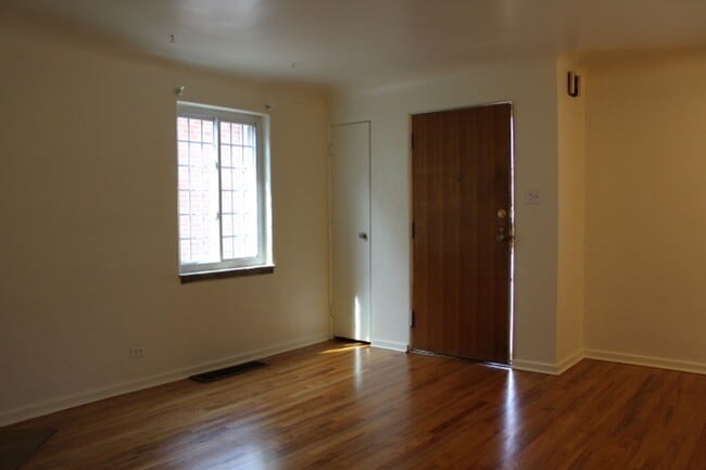 Building Photo - Charming 2 BR/1 BA House in the Hale/Mayfair Neighborhood!