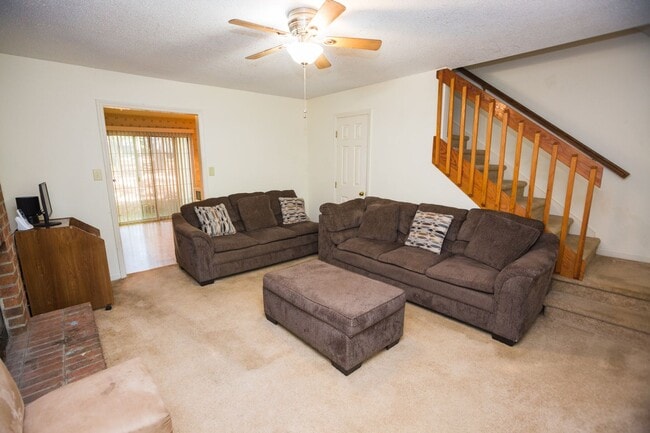 Building Photo - 2 bed, 1.5 bath Duplex in American Village Minutes to Duke University!