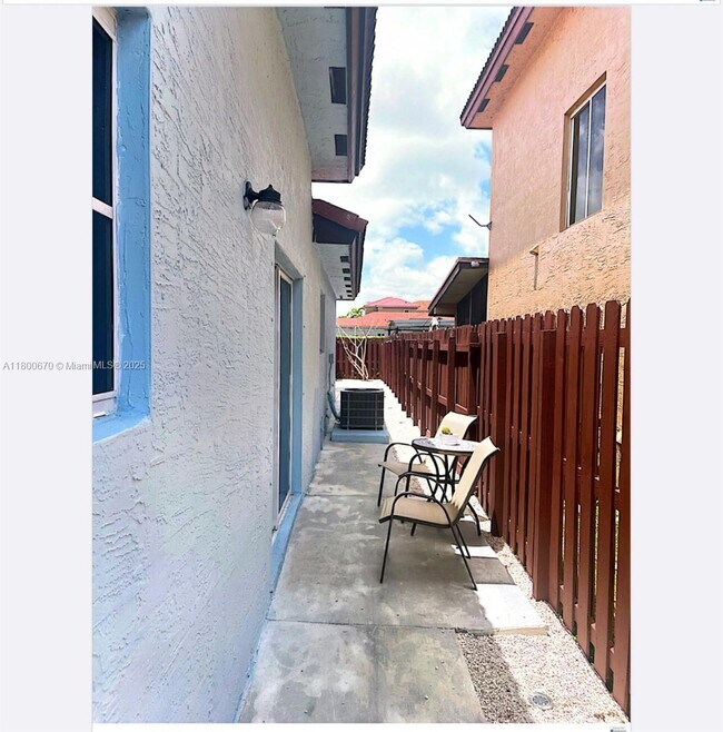 Building Photo - 2510 NE 41st Ave