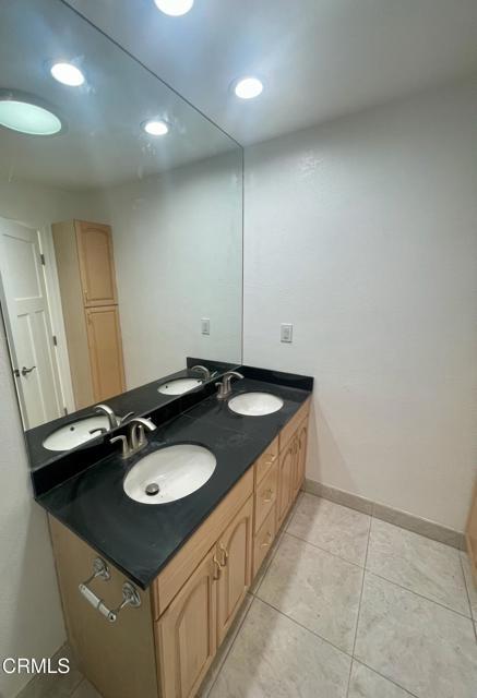 Building Photo - 1148 Colina Vista
