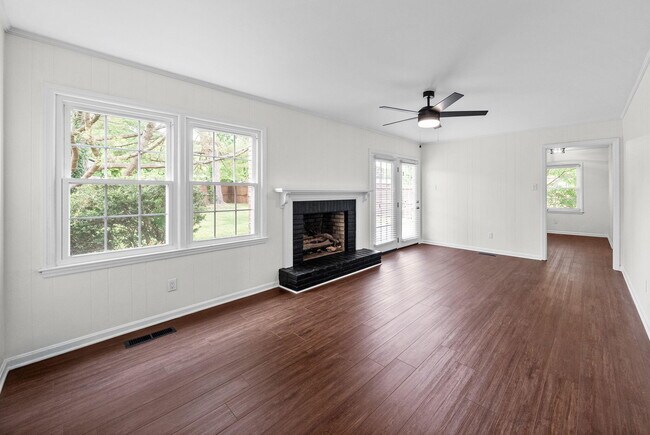 Building Photo - 132 Windsor Dr