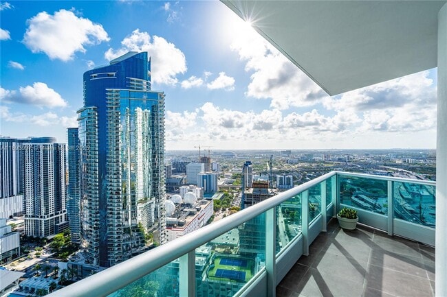 Building Photo - 900 Biscayne Blvd