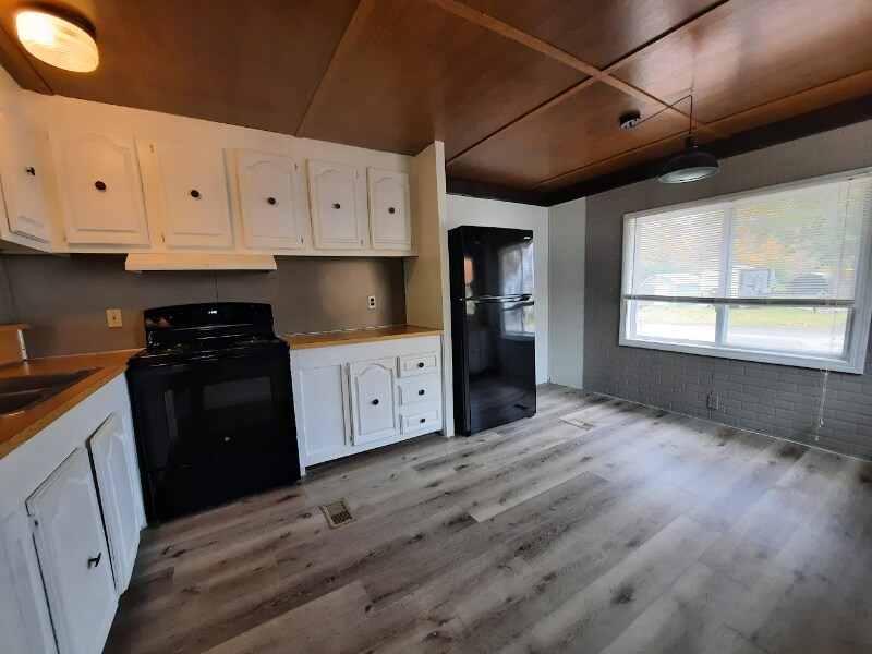 Building Photo - 244 Alder St