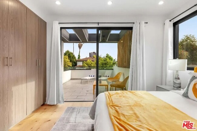 Building Photo - 6201 Lindenhurst Ave