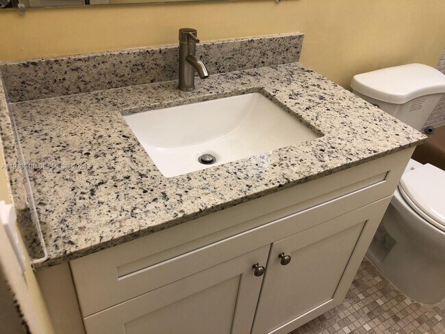 Building Photo - 555 NE 123rd St