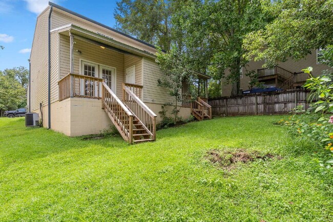 Building Photo - 1 bedroom and 1 bathroom in a 3x3 duplex STEPS AWAY FROM CAMPUS