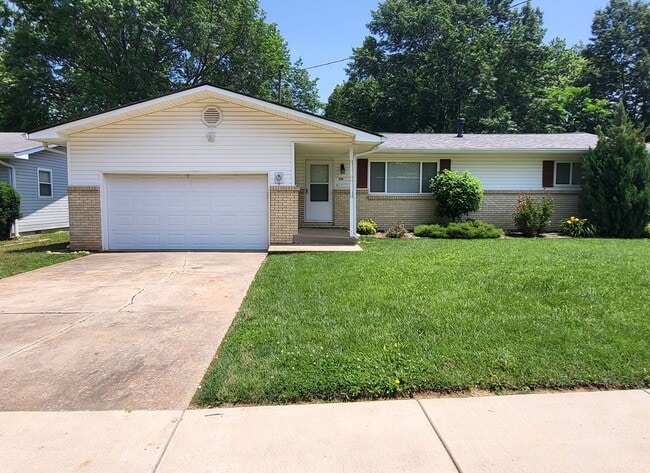 Primary Photo - 3 Bedroom 2 Bath 2 Car Garage! Southeast! ...
