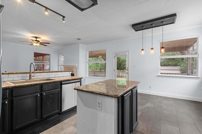 Building Photo - 1213 Red Ranch Cir