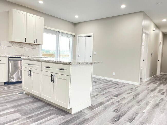 Building Photo - Move-in special offer!!! Newly rebuilt hou...