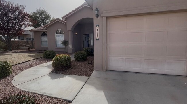 Primary Photo - Charming 3 Bedroom/2 Bath Home - Located o...