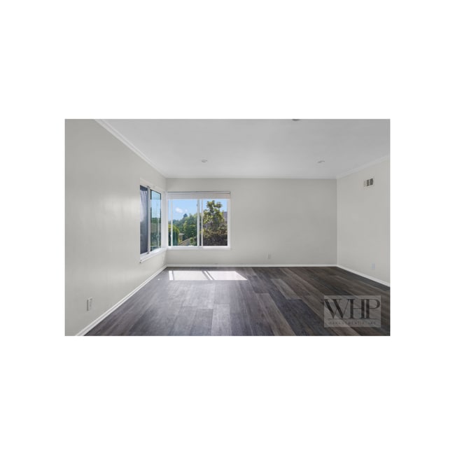 Building Photo - 6258 S Fairfax Ave
