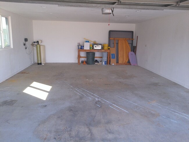 Building Photo - Spacious 4 bedroom 2 bath Double wide Available short term or long term