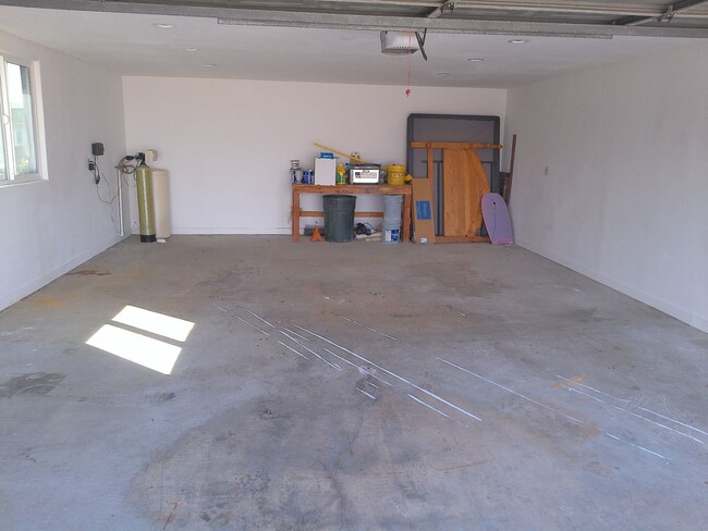 Building Photo - Spacious 4 bedroom 2 bath Double wide