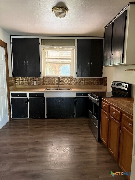 Building Photo - 504 S Brookman