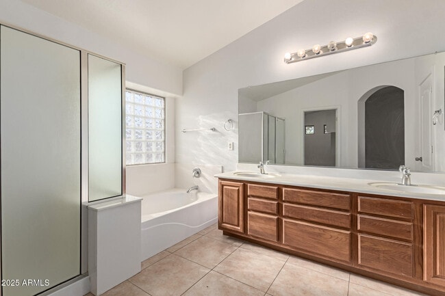 Building Photo - 40882 W Robbins Dr