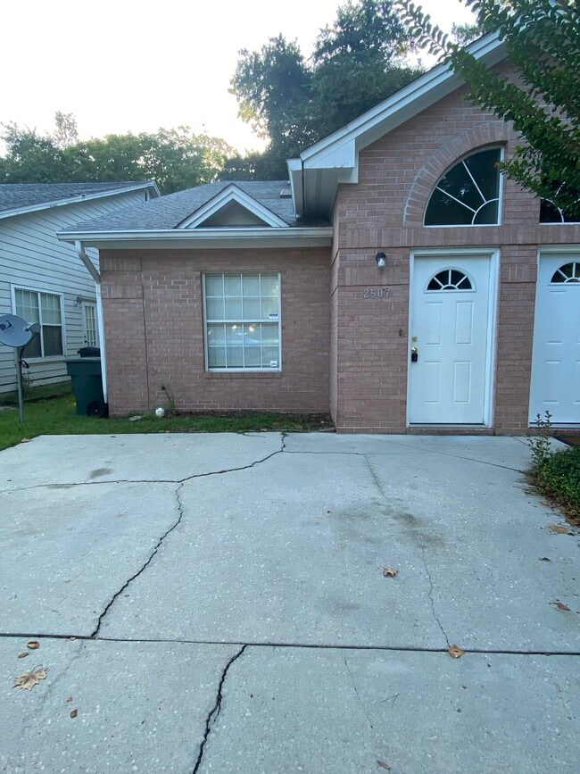 Primary Photo - 2507 Golden Park Ln