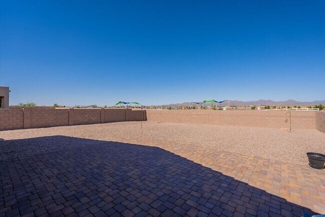 Building Photo - Bright & Spacious 4-Bed Home with 3-Car Ga...