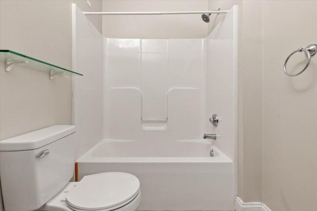 Building Photo - 1333 W Broad St